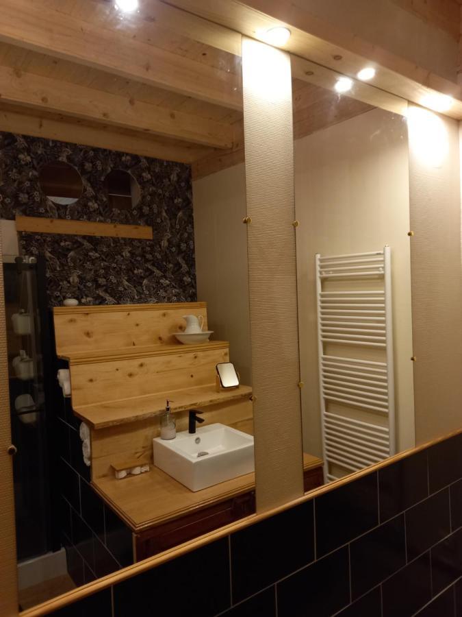 Appartement De Charme Dans Une Maison Isolee Presilly  Exteriör bild
